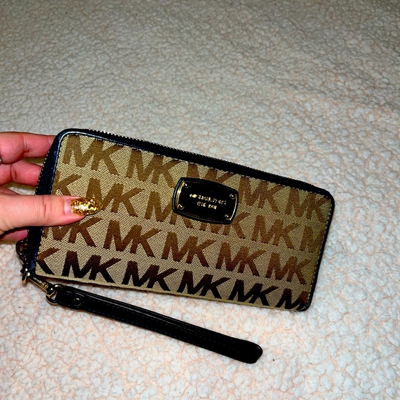Michael Kors Handbags - Michael Kors wallet